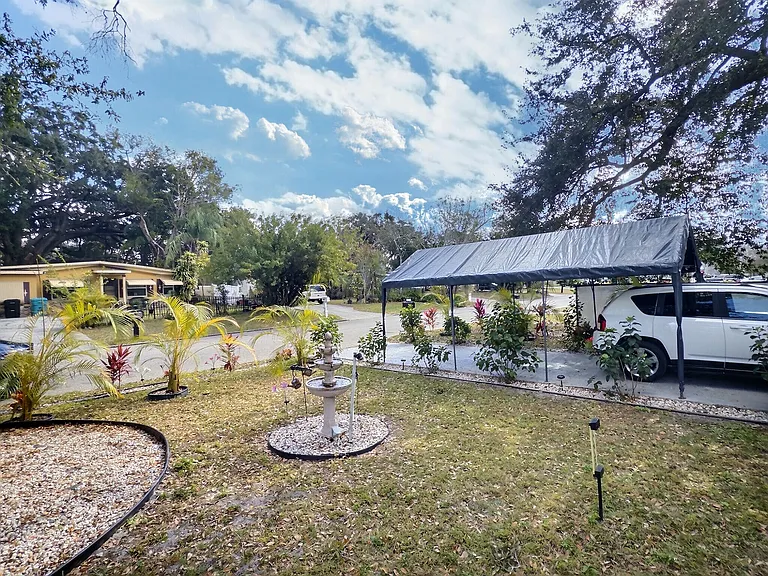1226 Dewey Ave — Photo 3