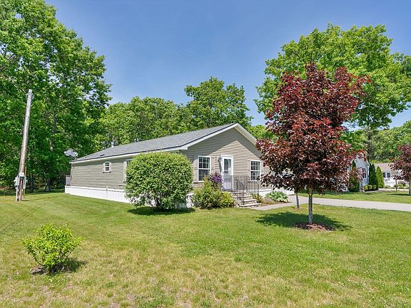 3rd image of 12 Fieldstone Drive
