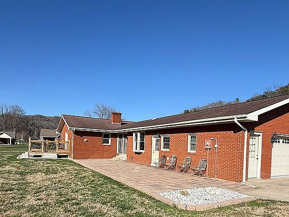 4th image of 599 Lakeside Dr