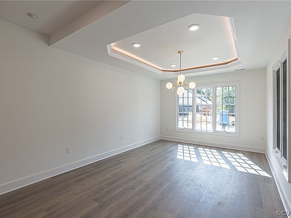 5th image of 10405 Meadow Woods Court Gln