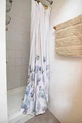 Rented by Ledvech Group | media 6