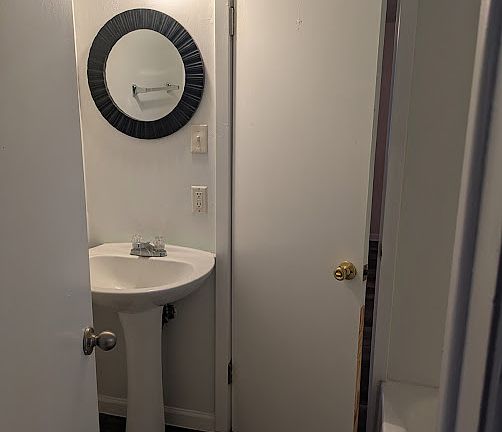 4th image of 115 W 3rd St
