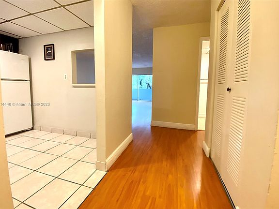 4th image of 9371 Fontainebleau Blvd APT I210