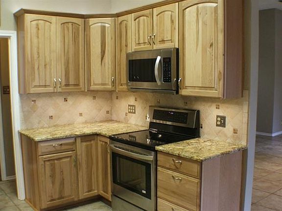 4th image of 610 Oldham Ln