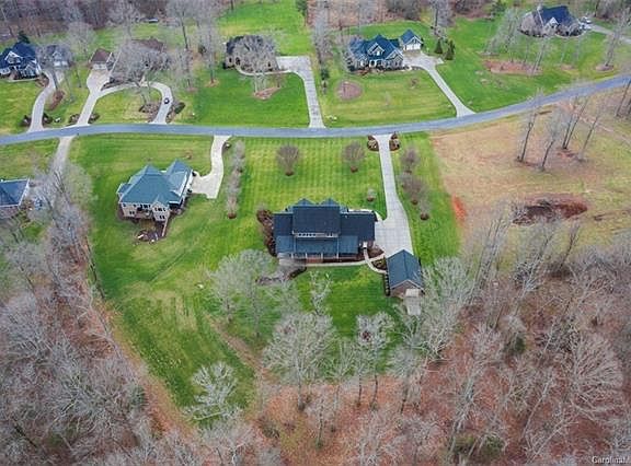 4th image of 199 Cedar Lake Dr