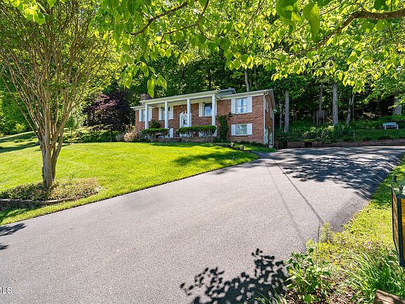 3rd image of 1025 Eastbrook Dr
