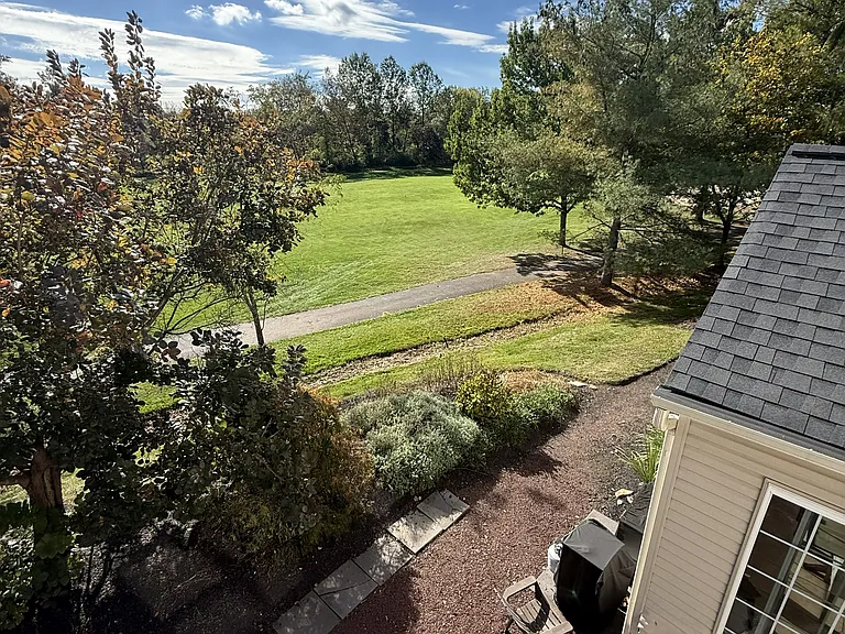 1006 Glendevon Dr — Photo 42