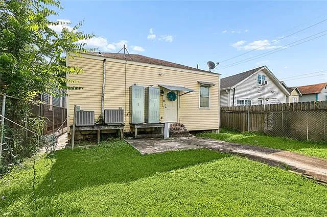 2712 Marengo St — Photo 10