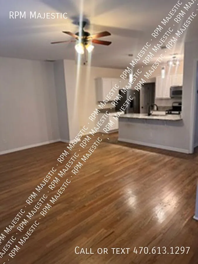Beautiful 4-Bedroom Townhome in Gated Dunwoody Community — Photo 4