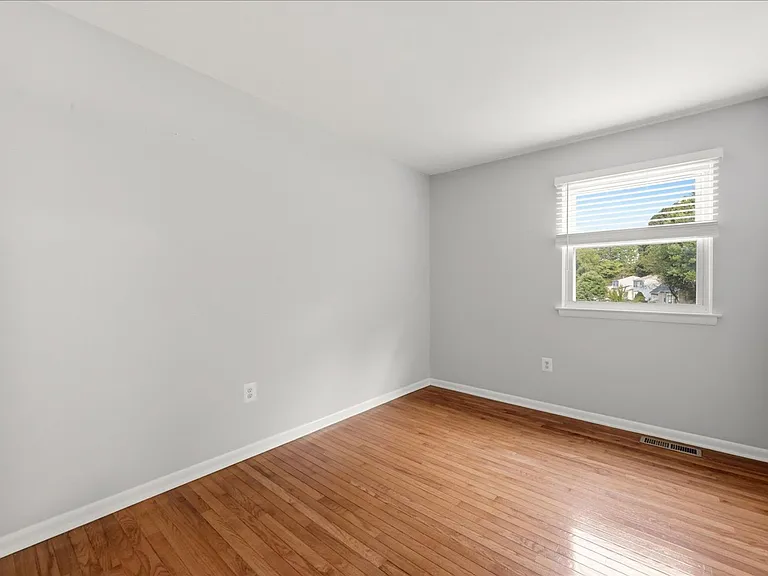 5481 Saddler Ln — Photo 11