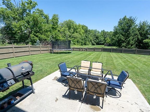 3rd image of 613 Albatross Ln