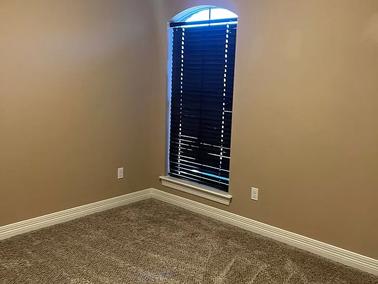 419 Jordan Dr — Photo 3