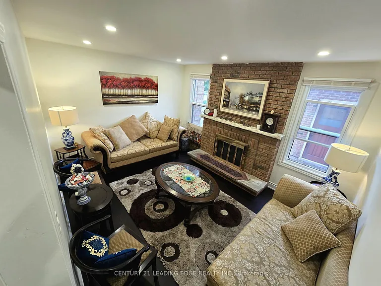 11 Radford Cres #MAIN FLR — Photo 9