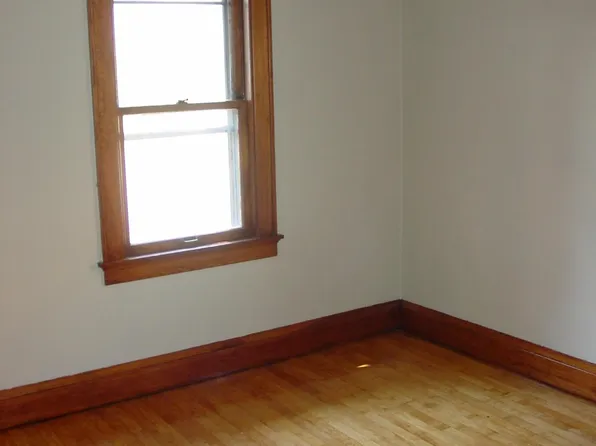 2657 N 70th St, Wauwatosa, WI 53213