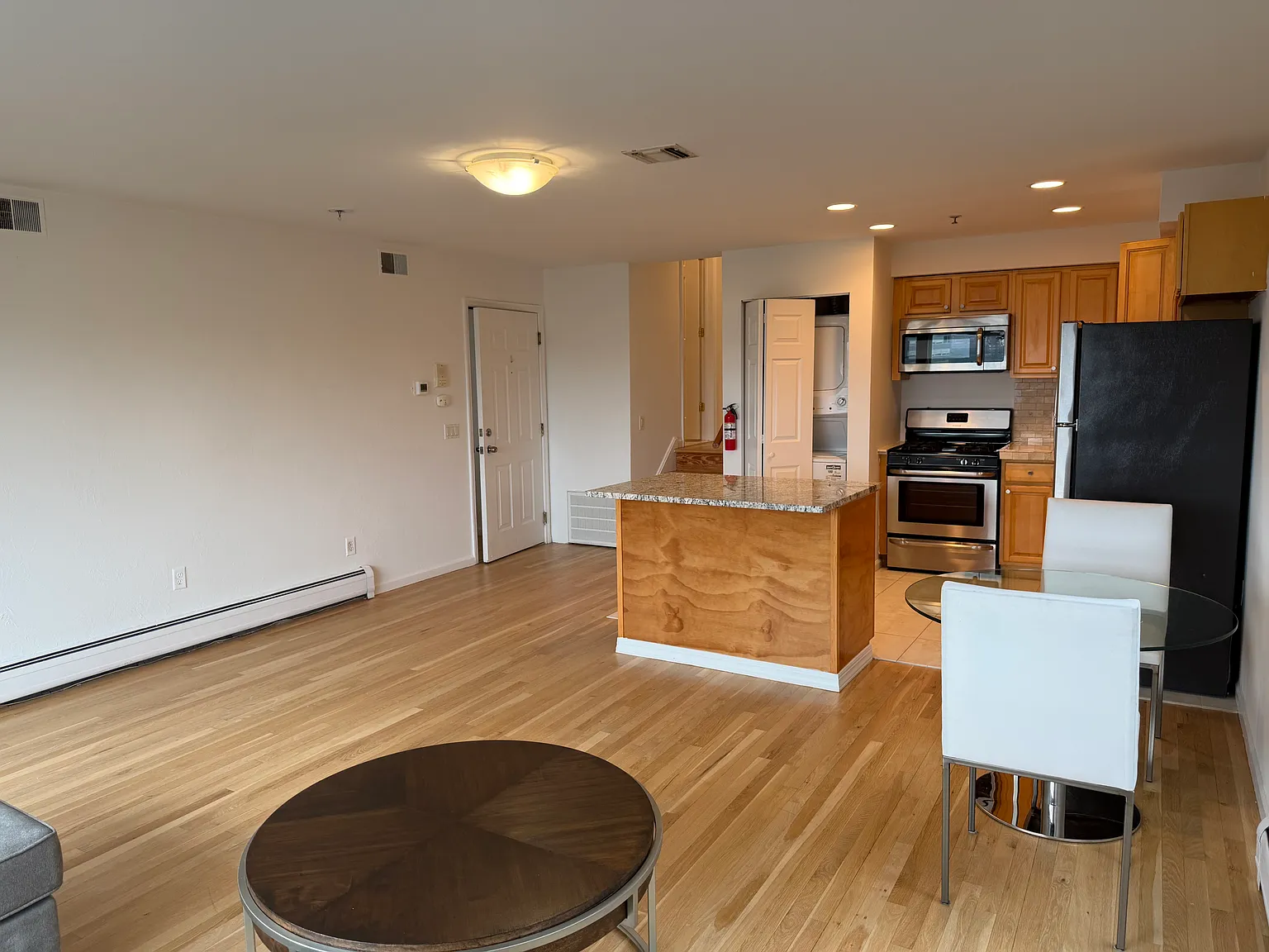 2 bed, 1100 sqft, $3,000 — Photo 4