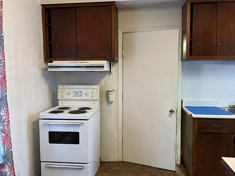 3345 Sandwich St — Photo 15