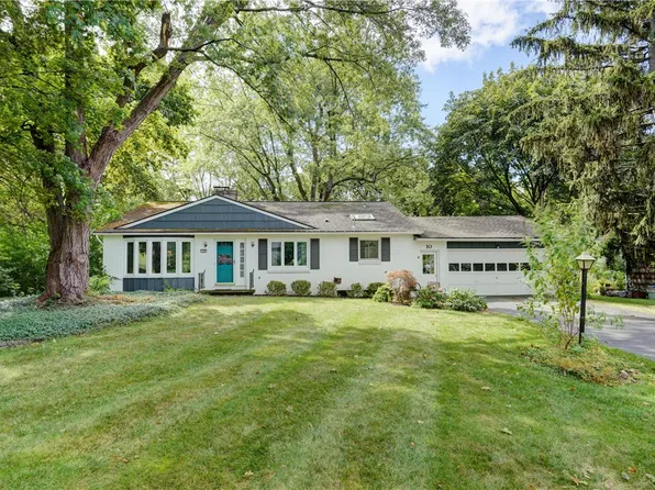 10 Crestview Dr, Pittsford, NY 14534