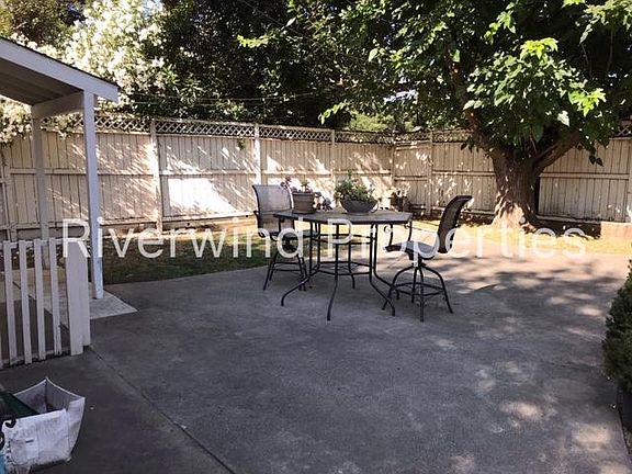 4th image of 1756 38th St