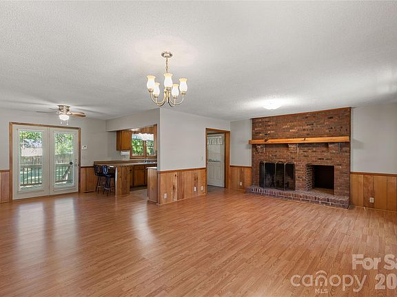 5th image of 1718 Gene Hudson Dr