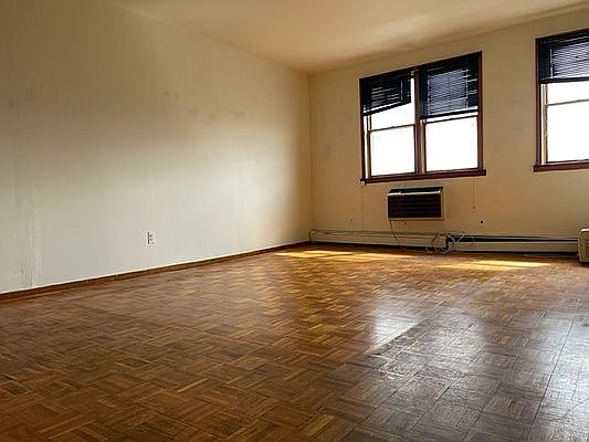 1st image of 2048 42nd St APT 3A