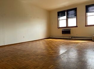 2048 42nd St APT 3A, Astoria, NY 11105