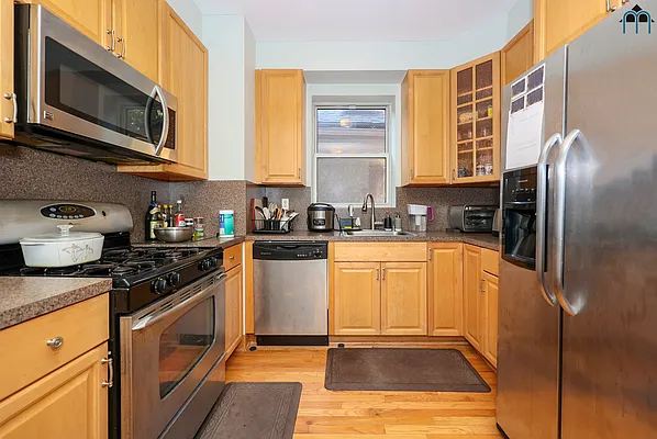 Sold by Momentum Real Estate LLC | media 7