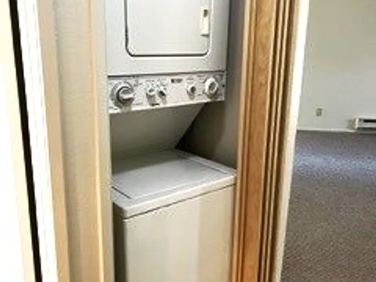 1980 Barrymore Cmn #O — Photo 4