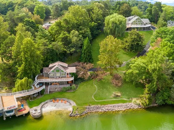 420 Deerpath Dr, Hardy, VA 24101