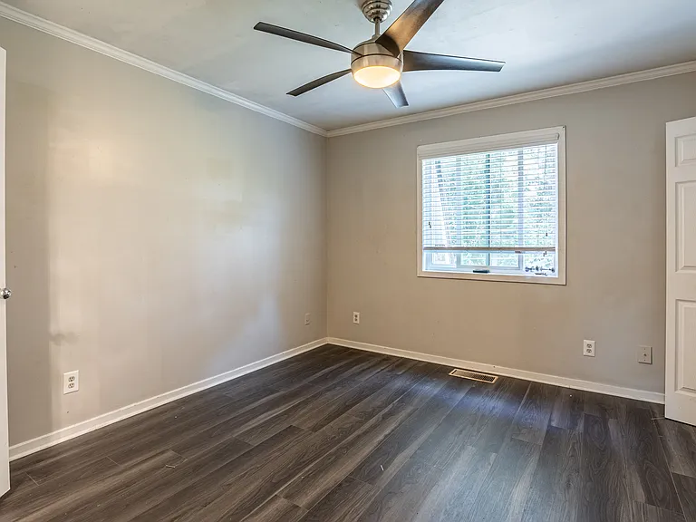 21 Canterbury Ct — Photo 5