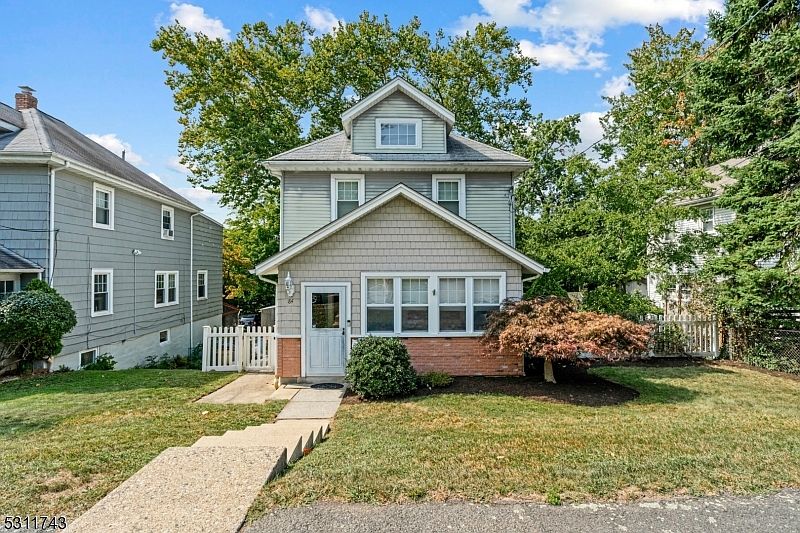 1st image of 84 Mounthaven Dr