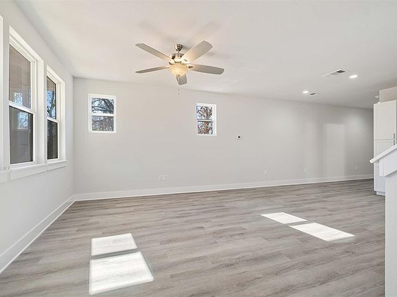 3rd image of 107 Wilkes St