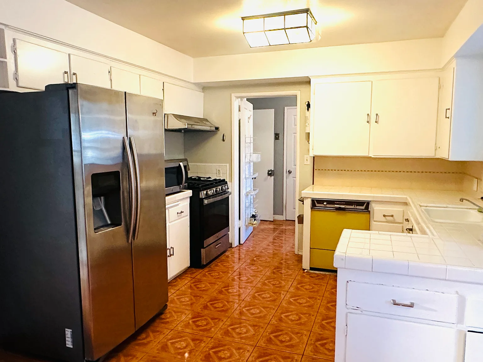 3 bed, 1770 sqft, $4,200 — Photo 2