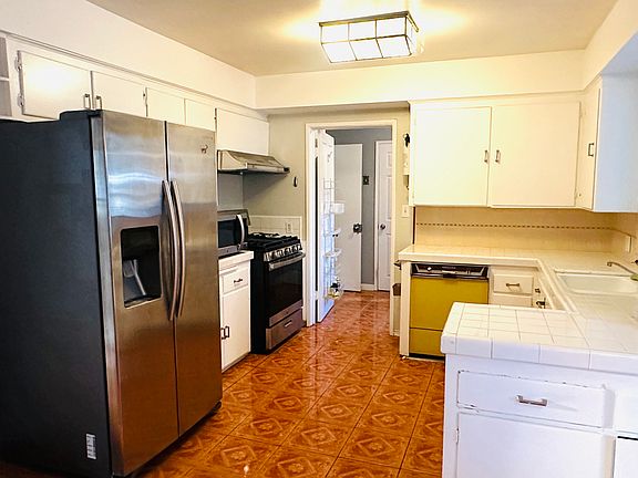 2nd image of 1410 Holly Ave