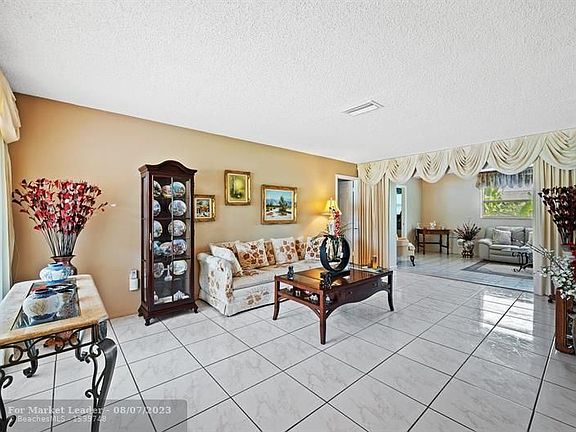 4th image of 11710 NW 33rd St