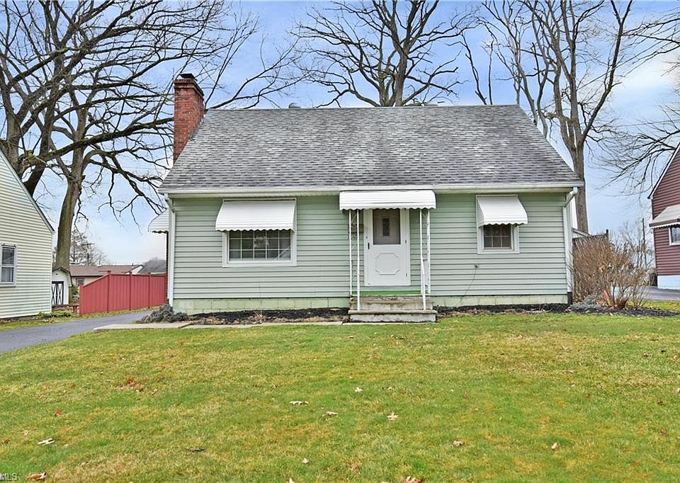 1st image of 1869 Beechwood St NE