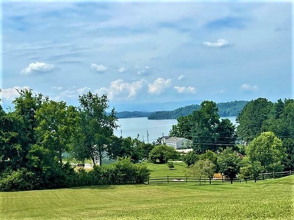 3rd image of 1845 Lakebrook Cir