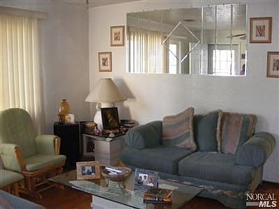 3rd image of 224 E Kentucky St
