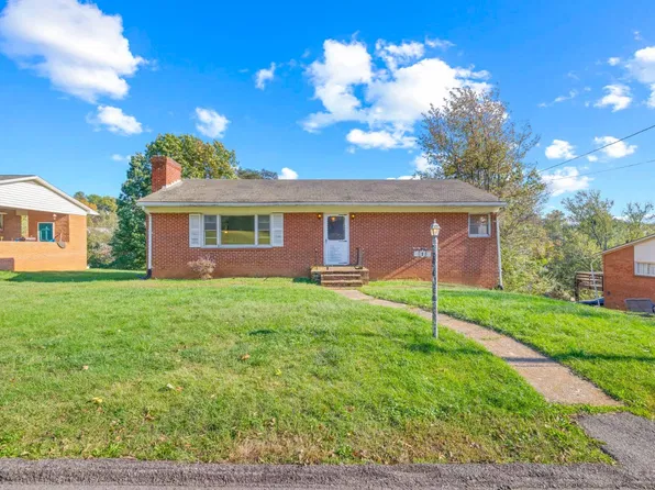 917 Grove Ln, Staunton, VA 24401
