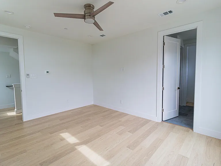 4210 Roseland Ave #104 — Photo 14