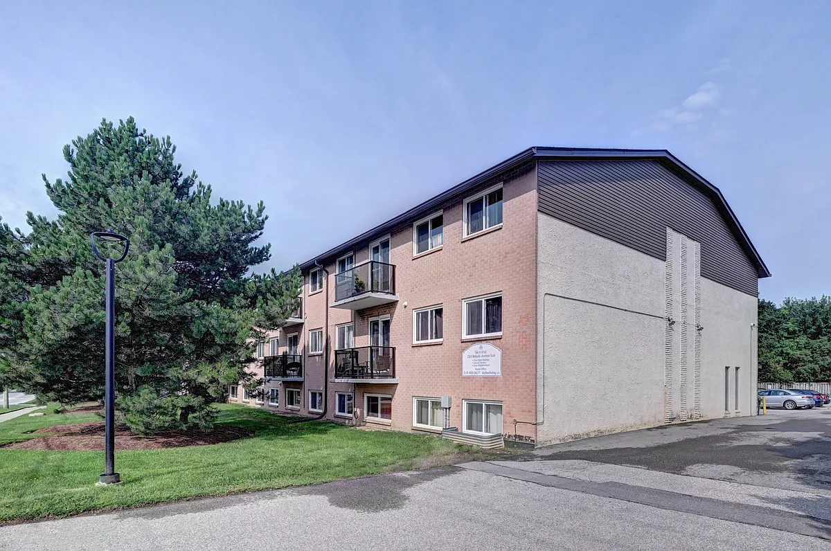 Building Photo - 255 Belsyde Ave E