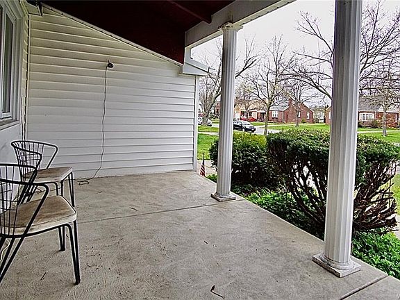 3rd image of 116 Parkhurst Blvd