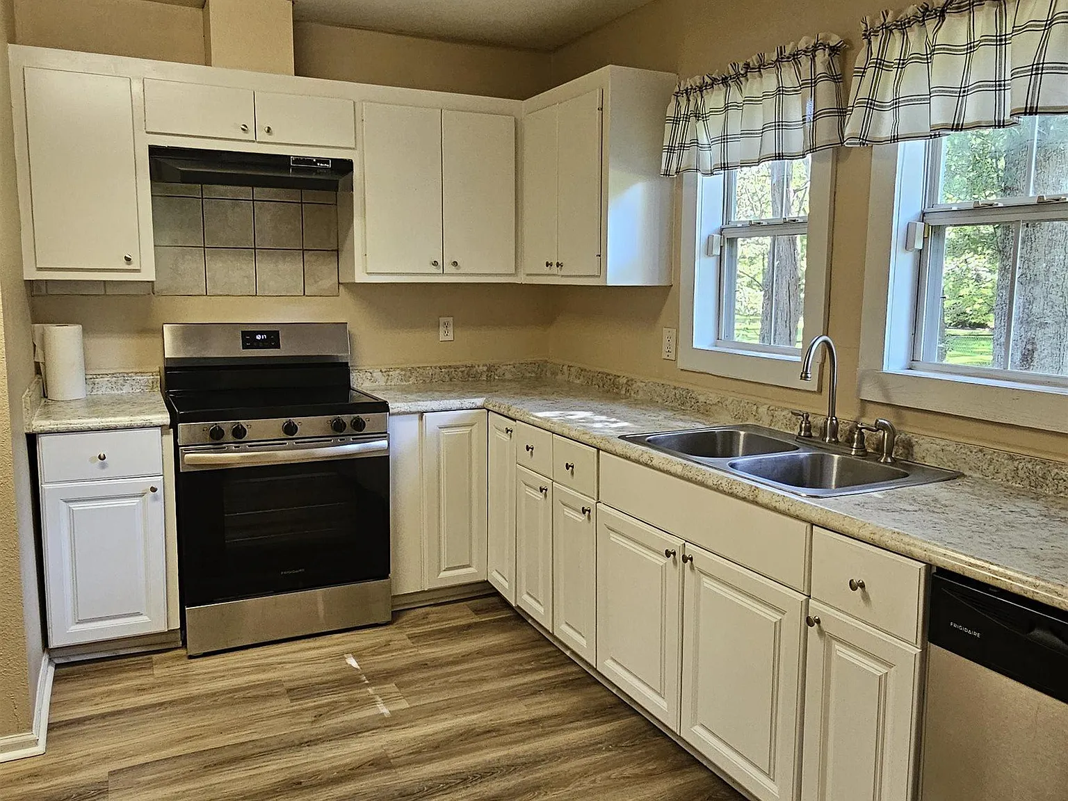 3 bed, 1199 sqft, $1,300 — Photo 4