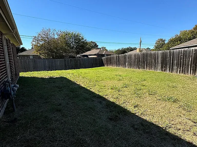1202 Lindsey Ln — Photo 8