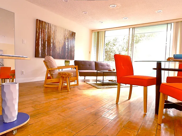 941 10th St #5 — Photo 3