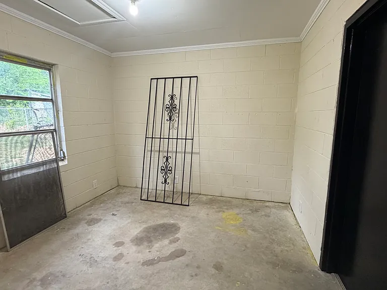 512 E Parker St — Photo 22