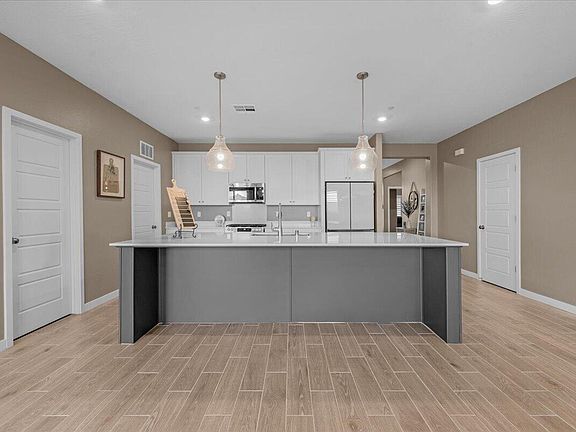 2nd image of 3117 E Howard Avenue