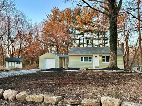 5984 Bell Ave, Hubbard, OH 44425