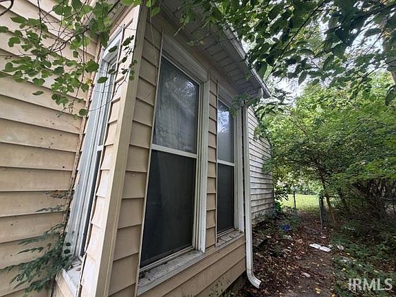 5th image of 1108 Salem St