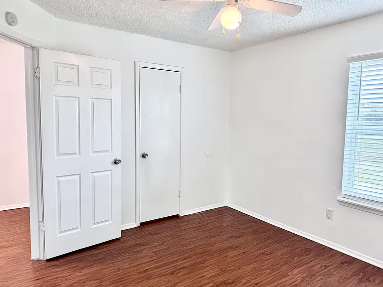441 SW Thomas St #D — Photo 17