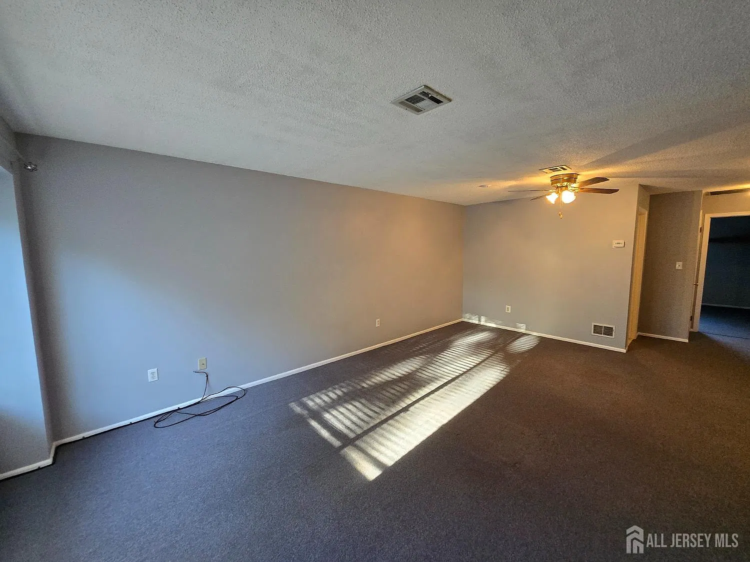 2 bed, 1.0 bath, 1007 sqft, $2,350 — Photo 3